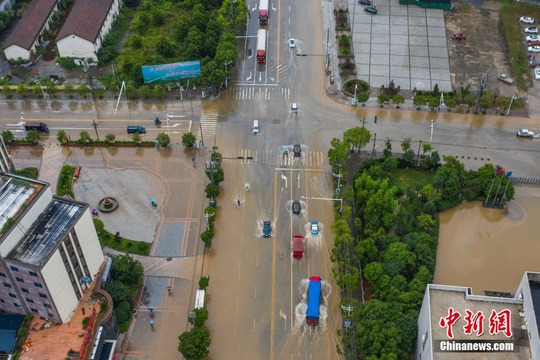 江西武宁普降暴雨 低洼地段积水农田被淹 第1页