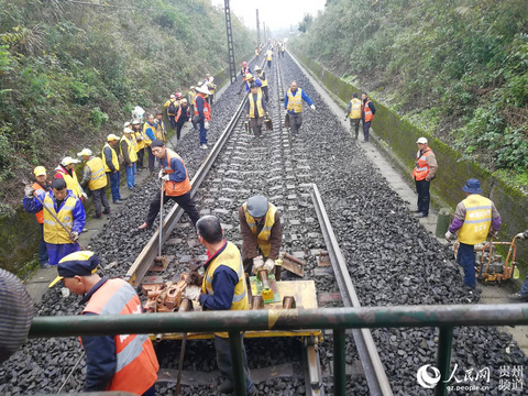 川黔铁路原穿越城区33公里线路全部拆除(高清组图) 第1页