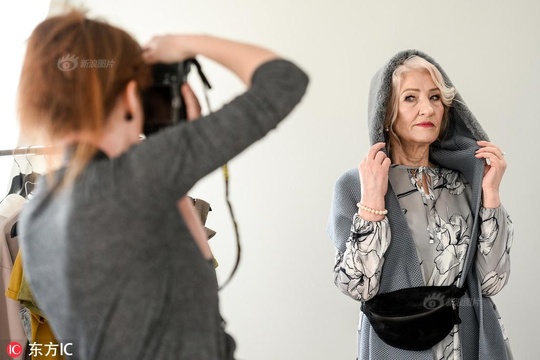 俄罗斯72岁奶奶成平面模特 镜头前时尚感满满 第1页