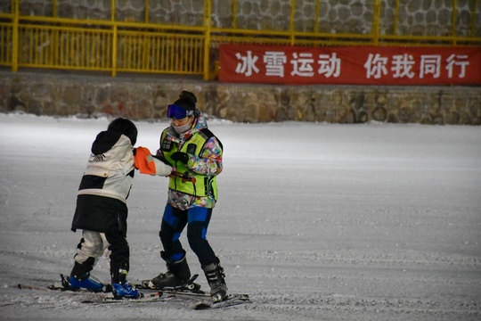 新浪杯高山滑雪公开赛采薇庄园站赛前探营 第1页