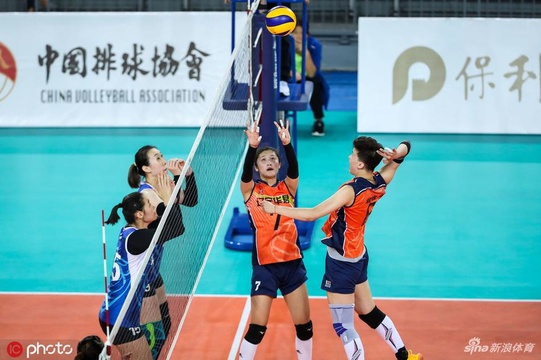 女排全锦赛上海3-0辽宁进决赛(15) 第15页