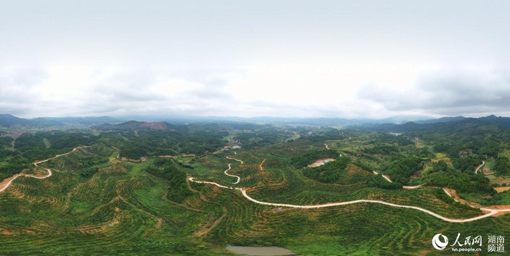 通组路上的闪闪繁星——邵阳市自然村通水泥路建设助力脱贫攻坚 第1页