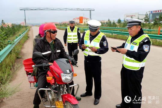 漠河市公安局加强林下采摘期道路安全管理 第1页