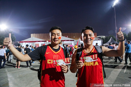 回顾世界杯期间热情的中国男篮球迷 第1页