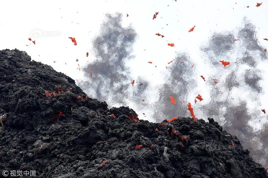 夏威夷基拉韦厄火山喷发 炽热岩浆飞溅(5) 第5页
