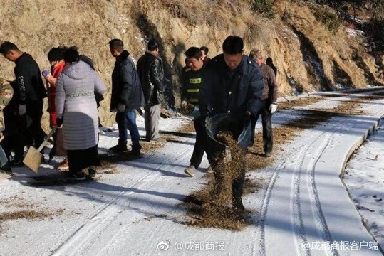 金沙江堰塞湖水位累计上涨33米 甘孜州疏散转移群众近万人(4) 第4页