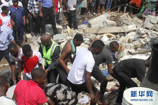 尼日利亚一楼房坍塌至少9人死亡 第1页