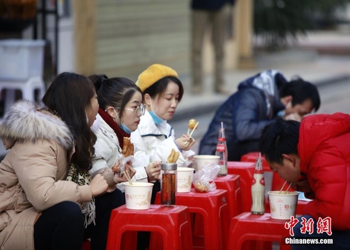 各地民众欢度新年假期(6) 第6页