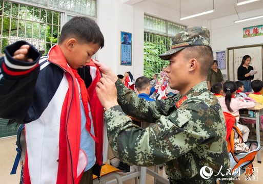 武警贵港支队开展扶贫助学活动助力脱贫 第1页