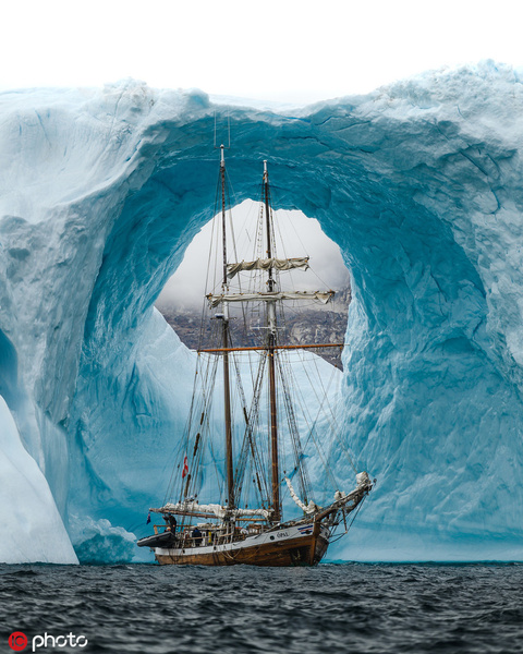 格陵兰岛冰封下的隐秘世界 78年老船在冰拱道下宛如被时光冻结 第1页