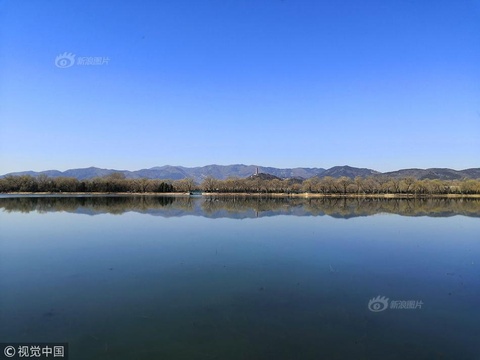 北京持续晴好天气 颐和园在蓝天白云下静美如画 第1页