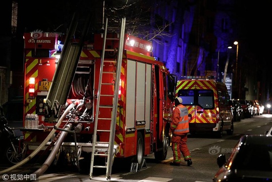 法国巴黎一8层建筑突发火灾 事故已致7人身亡(6) 第6页