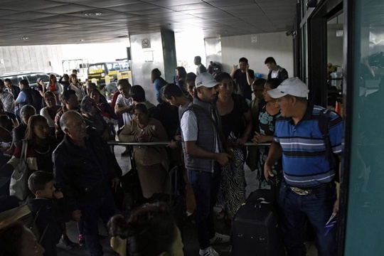 危地马拉富埃戈火山喷发导致6人死亡 机场停运 第1页