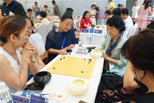 高清-职业棋手联棋赛第一阶段 各地老友再相会 第1页