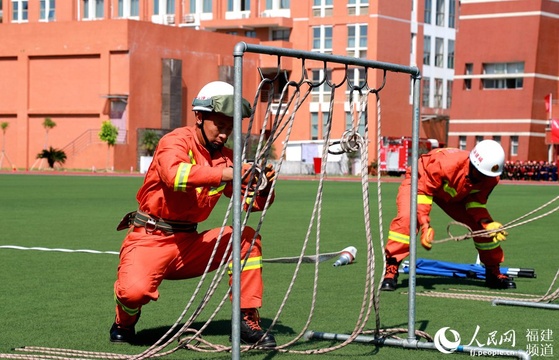 福建消防成立综合应急救援机动支队 首次三地同步举行大型综合救援演习(11) 第11页