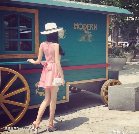 坐在马车上优美的粉裙少女赵若语 第1页