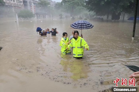 恩施启动城市防洪I级应急响应 城区多处被淹(3) 第3页