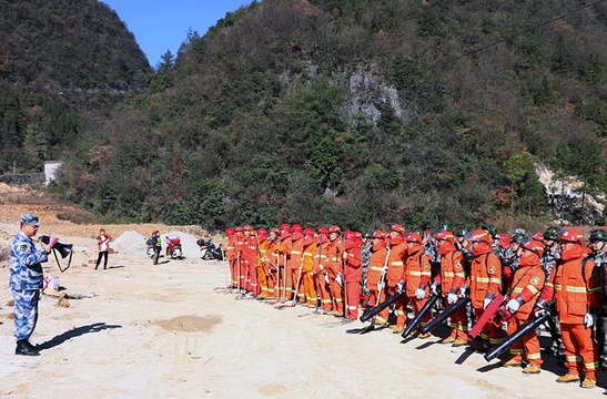 湖北利川举行森林火灾灭火应急演练 第1页