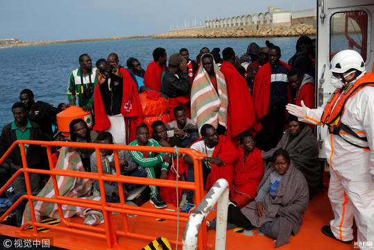 8艘难民橡皮艇在直布罗陀海峡被拦截 第1页