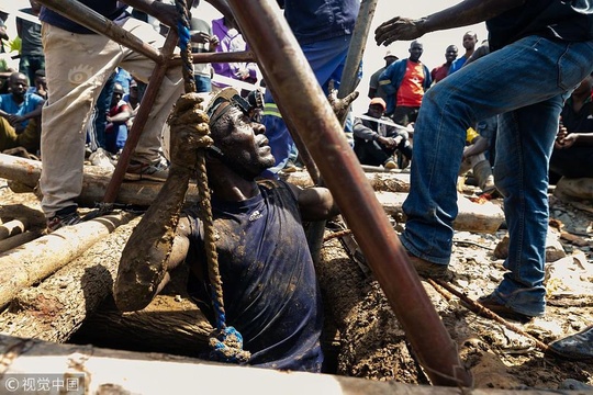 津巴布韦两座金矿被洪水淹没23人丧生 救援人员紧急搜救 第1页