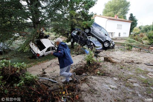 法国暴雨引发水灾致13死 现场一片狼藉 第1页