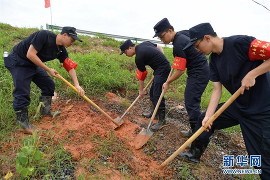 江西彭泽:守护堤坝的应急“援兵” 第1页