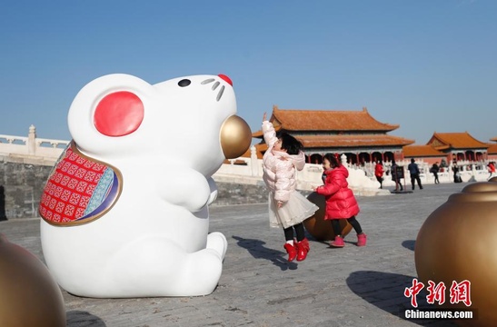 北京故宫博物院“吐宝鼠”萌翻游客 第1页