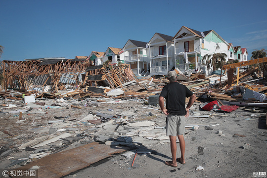 飓风“迈克尔”重创美国 灾民家园成废墟 第1页