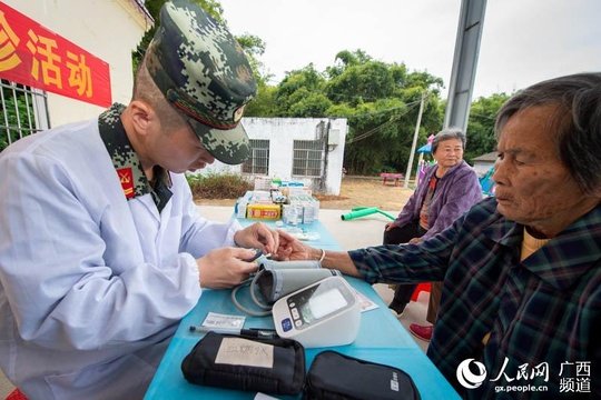 武警贵港支队开展扶贫助学活动助力脱贫(5) 第5页