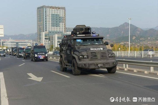 策应“雷霆7号” 青岛特警跨区域集结拉动演练 第1页