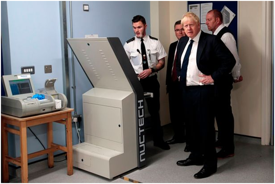 亲眼目睹监狱一幕 吓坏了英国新首相 第1页