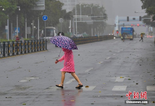 台风“沙德尔”携风雨影响海南 第1页