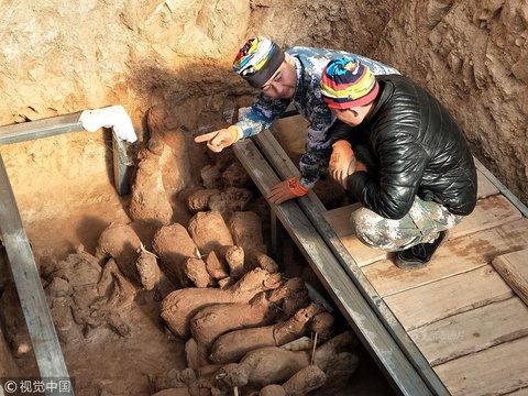 青岛古墓现2000年前汉代“兵马俑” 墓主身份显赫 第1页