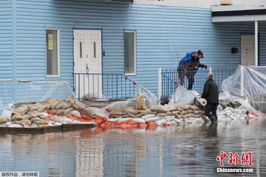 加拿大魁北克暴雨致河水决堤 引发洪水(4) 第4页