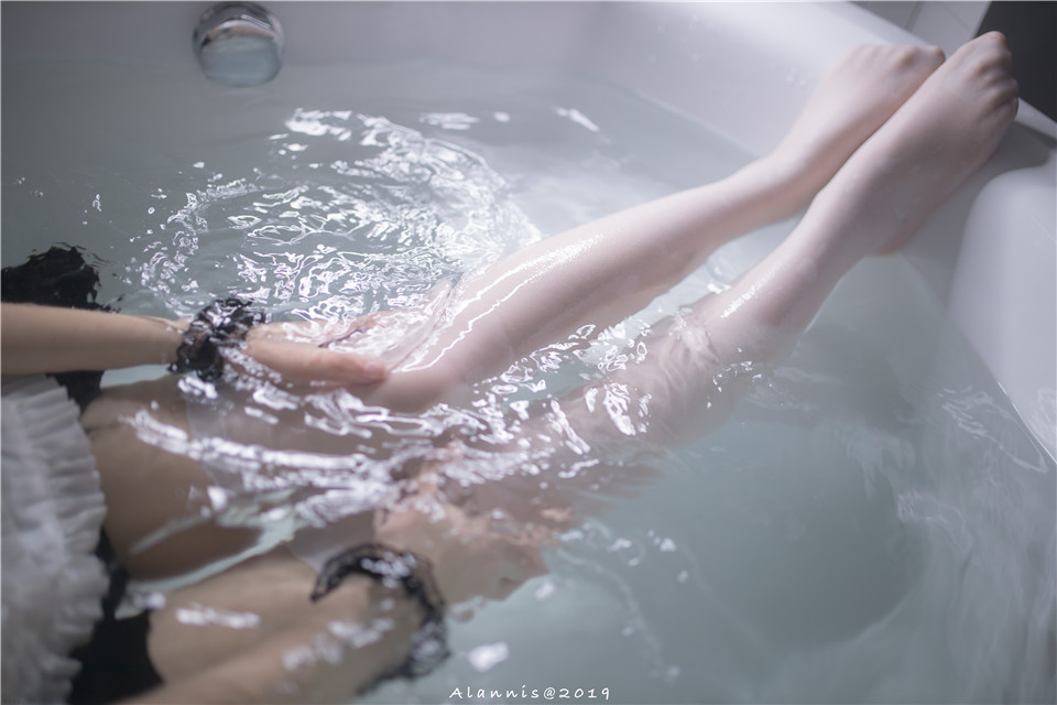 图片[3]-性感美女 水下女仆-美了么