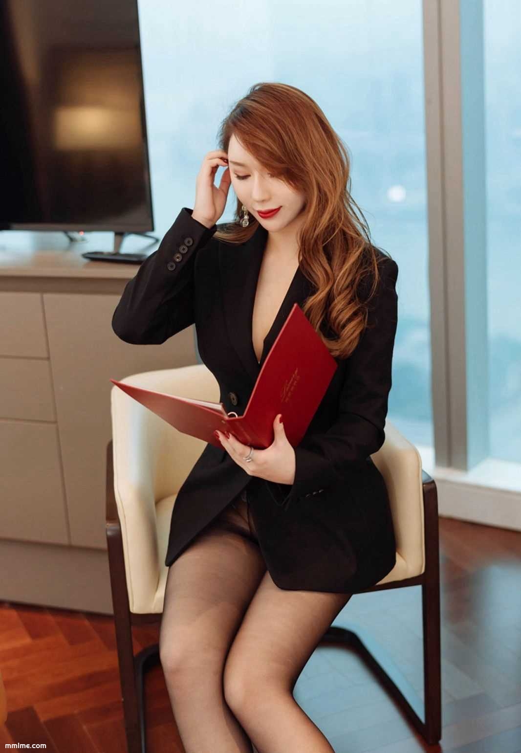 图片[2]-2020最新尤妮丝Egg高清图集诱惑制服黑丝袜丰满身体-美了么