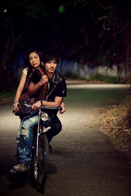 《爱你一万年》全集-高清电影完整版-在线观看