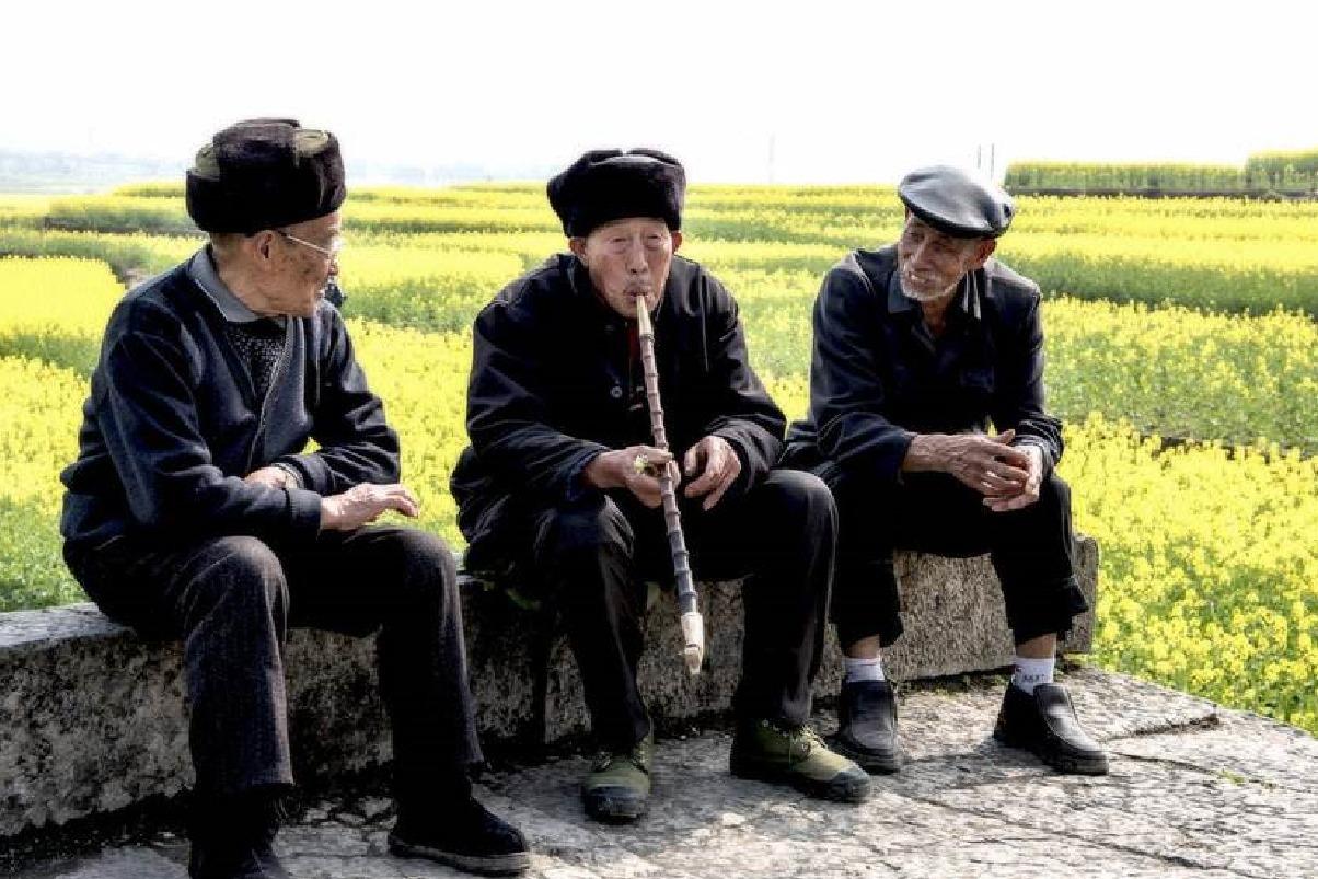 Начало буда. Старики в Китае. Старик китаец. Японская деревня старики. Старики в Корее.