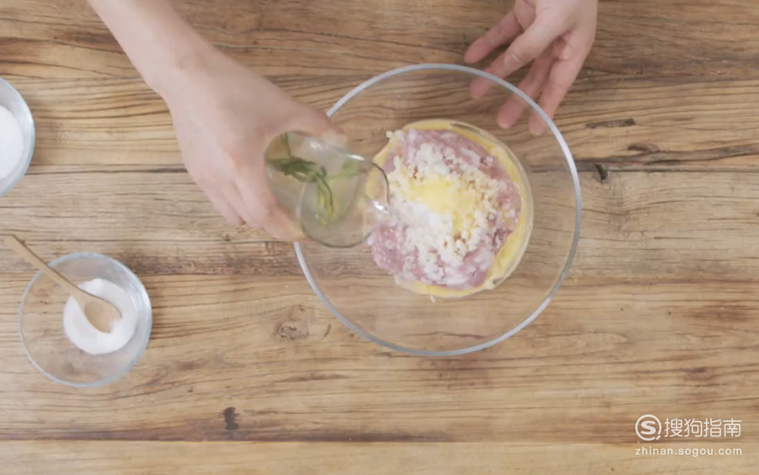 丝瓜肉丸子汤怎么做 怎么做丝瓜蛤蜊肉丸汤？