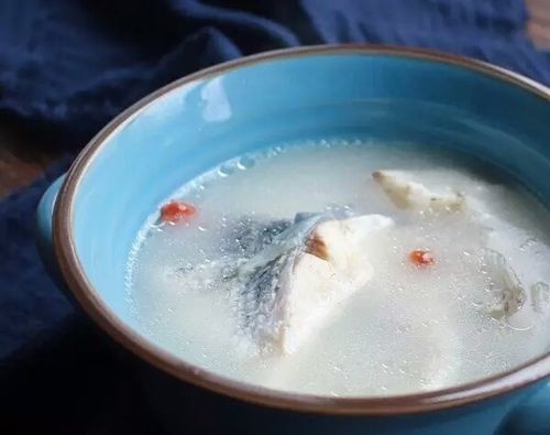 鱼汤怎么煮成奶白色 鱼汤怎样煮成奶白色