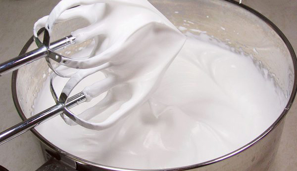 纯牛奶和鸡蛋怎么做淡奶油_牛奶怎么做淡奶油