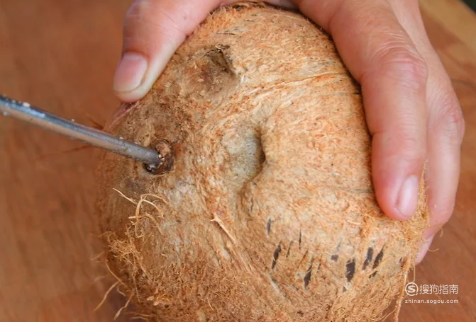 椰子怎么打开椰子的正确打开方法 椰子怎么打开