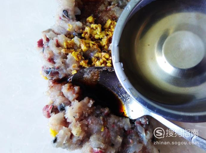 鱼丸汤最简单做法 自做的鱼丸，鱼丸滚香菜汤的做法优质