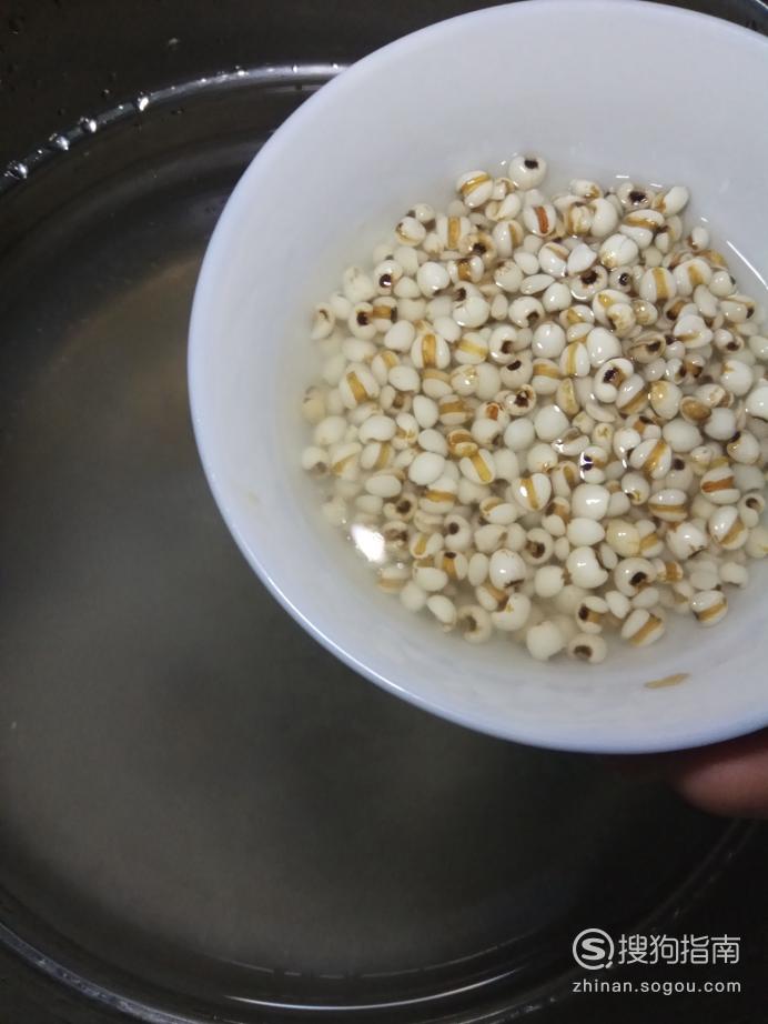 南瓜百合小米粥的做法 怎样做美味的南瓜薏米百合粥？优质