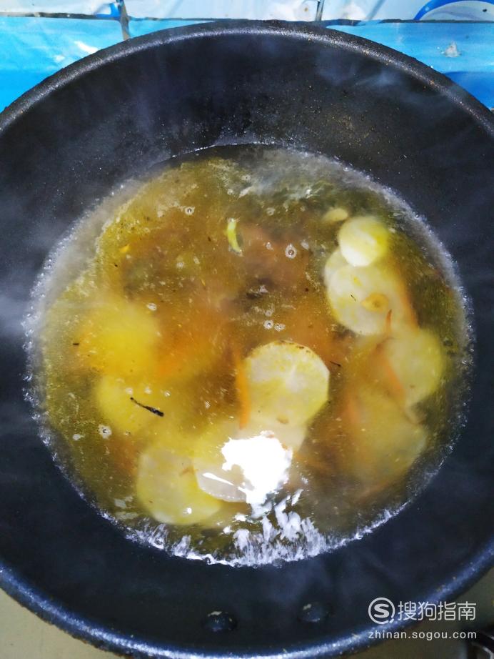 胡萝卜鸡蛋汤面的做法 怎样做美味的双萝卜松花蛋汤面？优质
