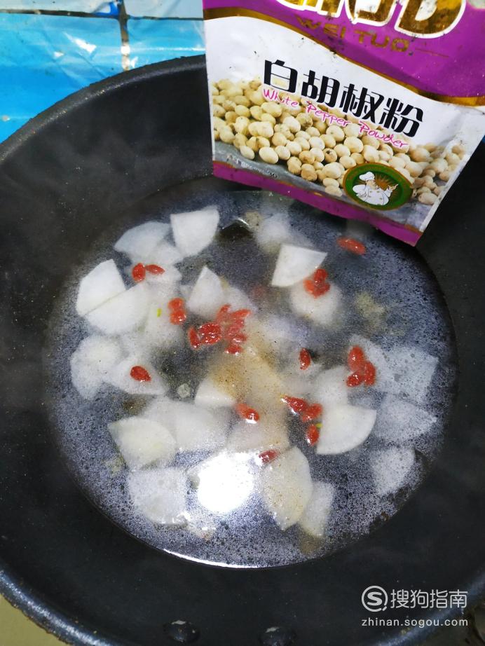 白萝卜丝汤面条的做法 怎样做美味的松花蛋白萝卜汤面？优质