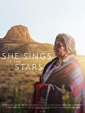 她对星星歌唱